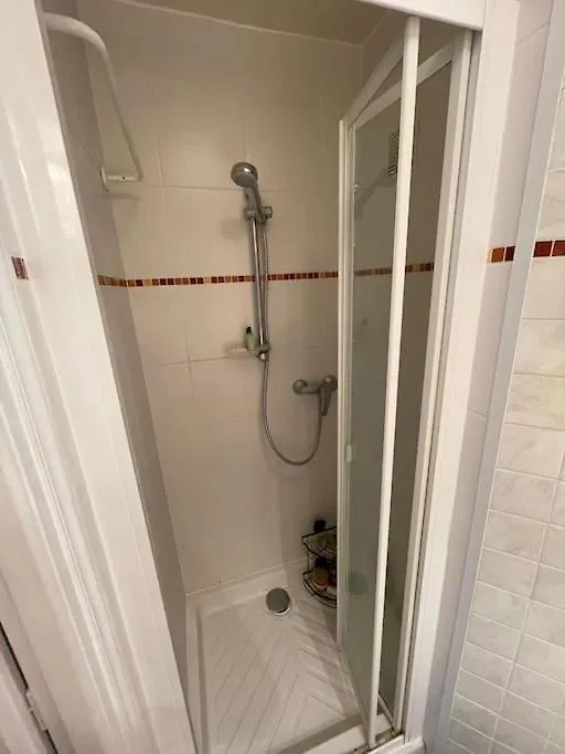 Charming And Bright Flat In A Very Convenient Area Paris