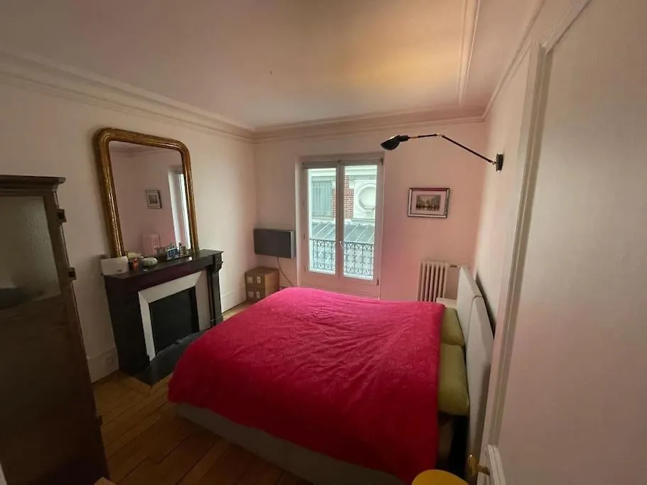 Charming And Bright Flat In A Very Convenient Area Paris