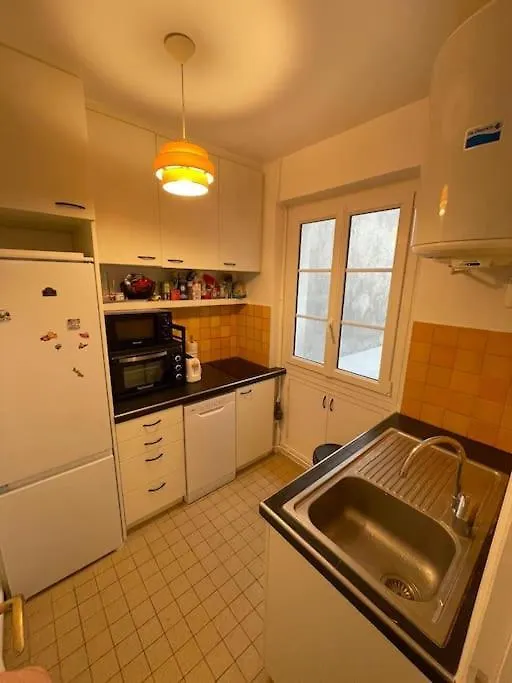 Charming And Bright Flat In A Very Convenient Area Paris France